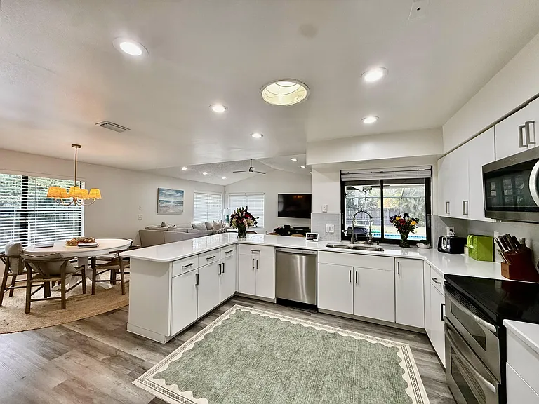 325 Knotty Wood Ln — Photo 8