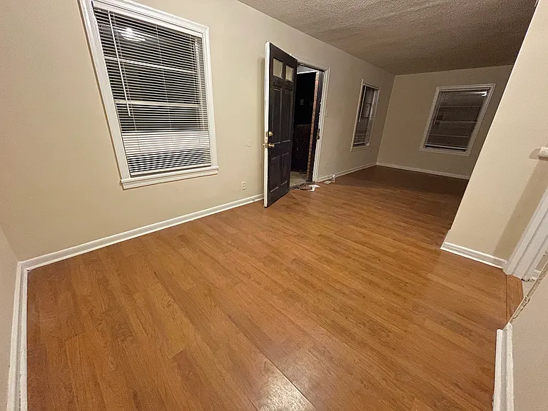 1661 Valley Ave — Photo 11