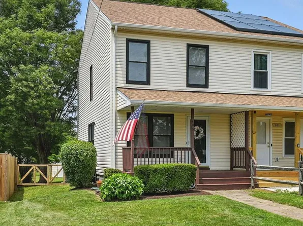 403 S 11th St, Purcellville, VA 20132