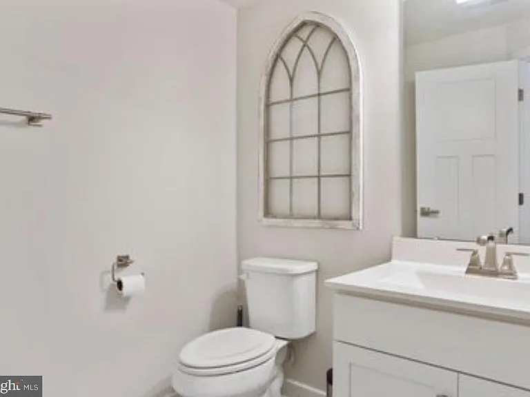 211 Ontario Dr — Photo 22