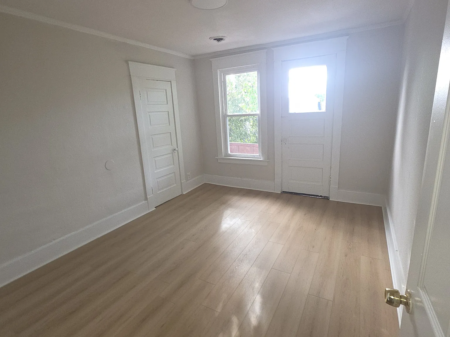 3 bed, 800 sqft, $1,300 — Photo 3