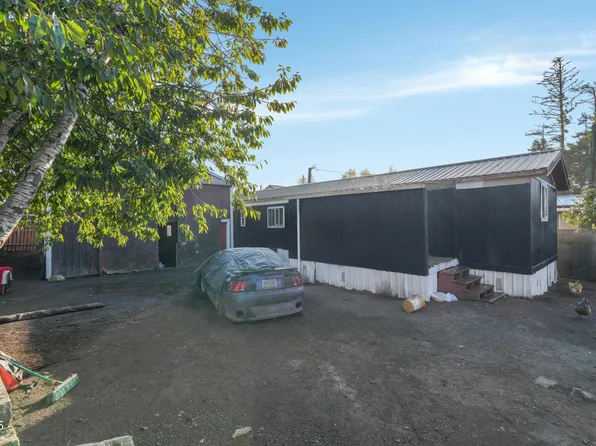 90842 Hollywood Ln, Coos Bay, OR 97420