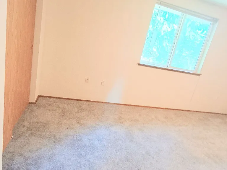 9006 Main St E — Photo 8