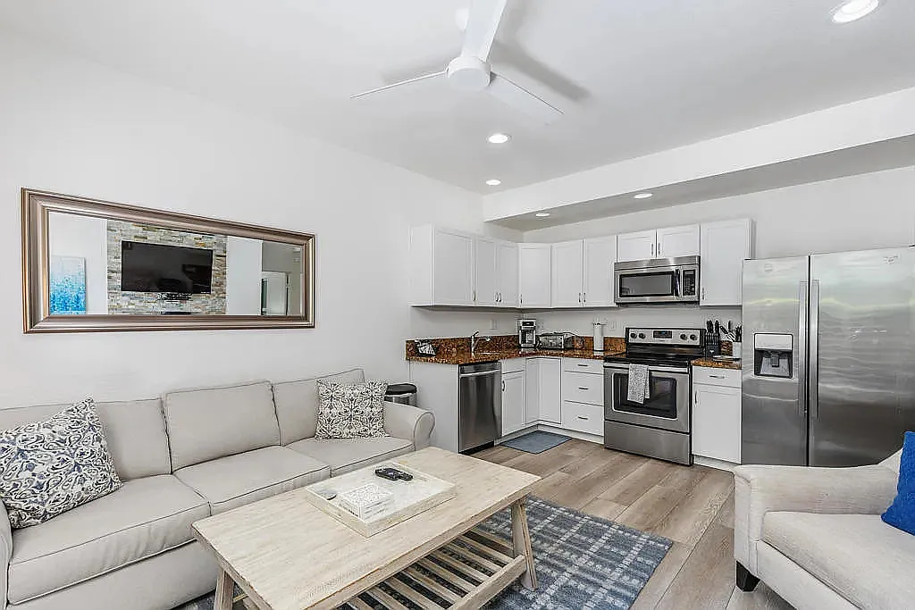 1 bed, 576 sqft, $1,900 — Photo 1