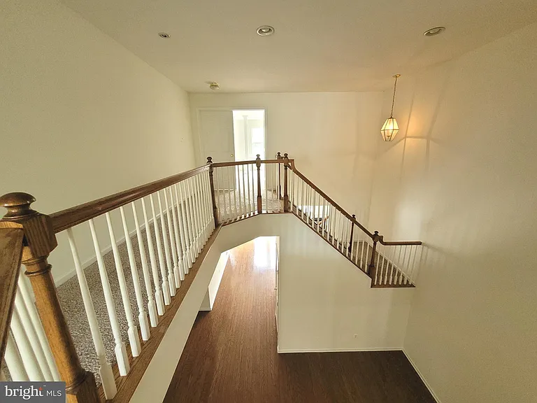 35 Tudor Ct — Photo 17