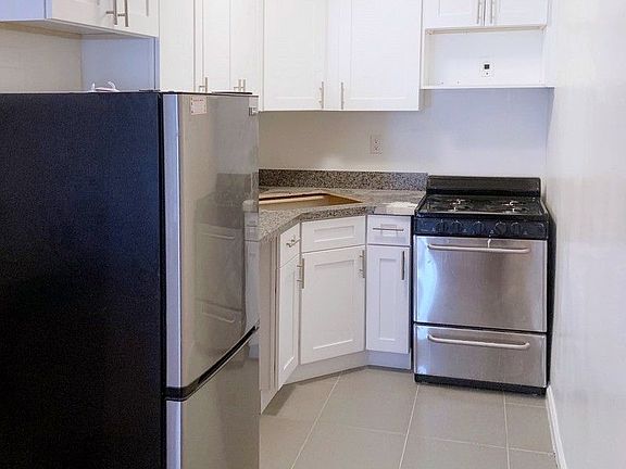 2nd image of 133 W 80th St APT 5