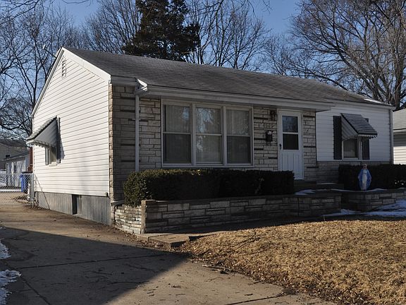 4th image of 345 De Smet Dr