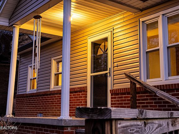 2nd image of 8418 Coppock Rd