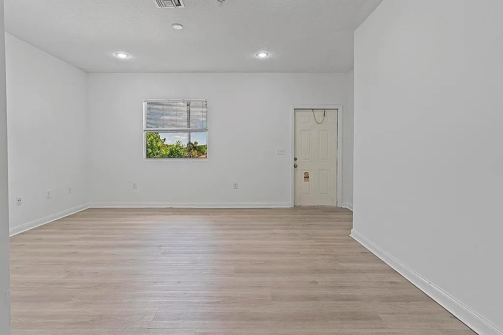 2 bed, 2.0 bath, 775 sqft, $2,200 — Photo 3