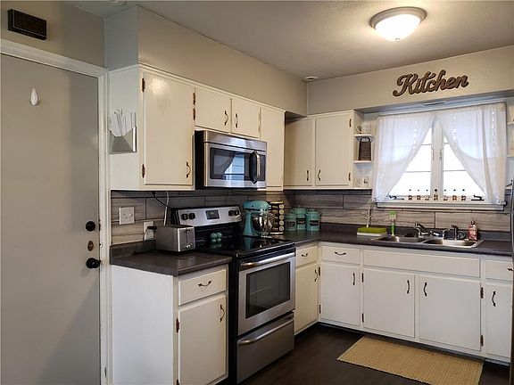 5th image of 1310 N Park Blvd