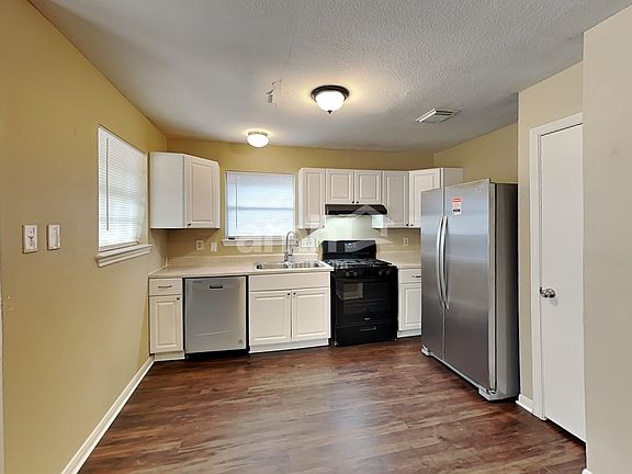 3rd image of 5912 Red River Dr