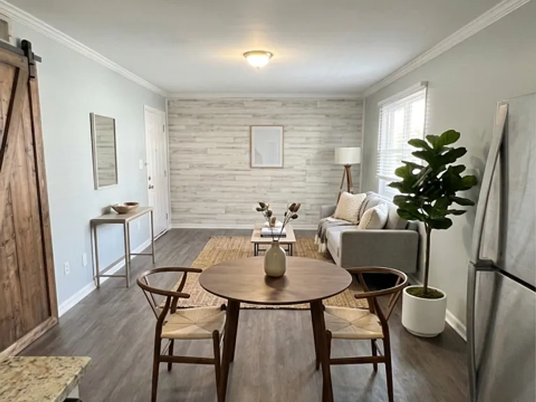 Avondale III Apartments — Photo 12