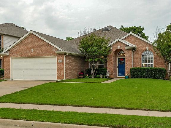 3rd image of 2512 Crestwood Dr