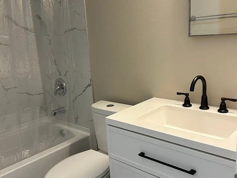 300 N Dewey St #5 — Photo 8