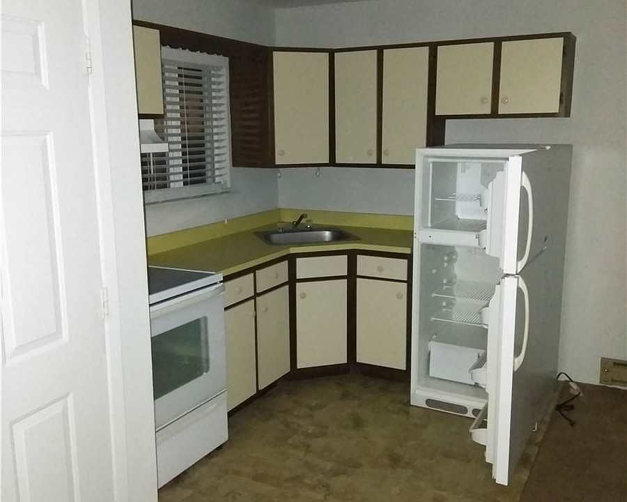 1st image of 15 Parkcenter Dr