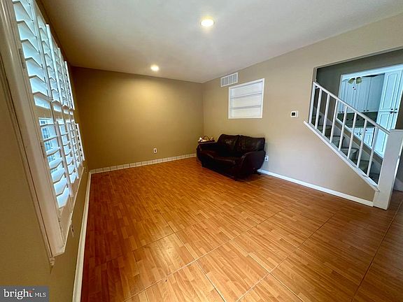 2nd image of 49 Park Vallei Ln #49