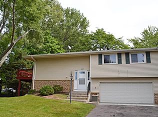 1277 Timbershore Ln, Eagan, MN 55123