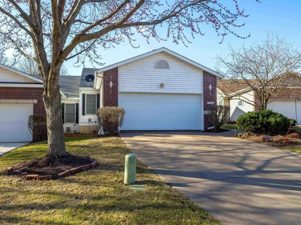 1108 Iowa Dr, Le Claire, IA 52753