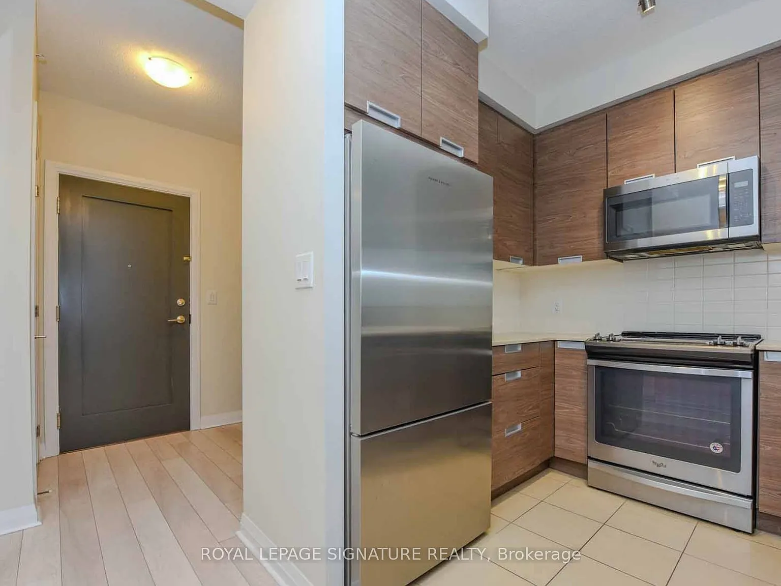 Amber Condos — Photo 3