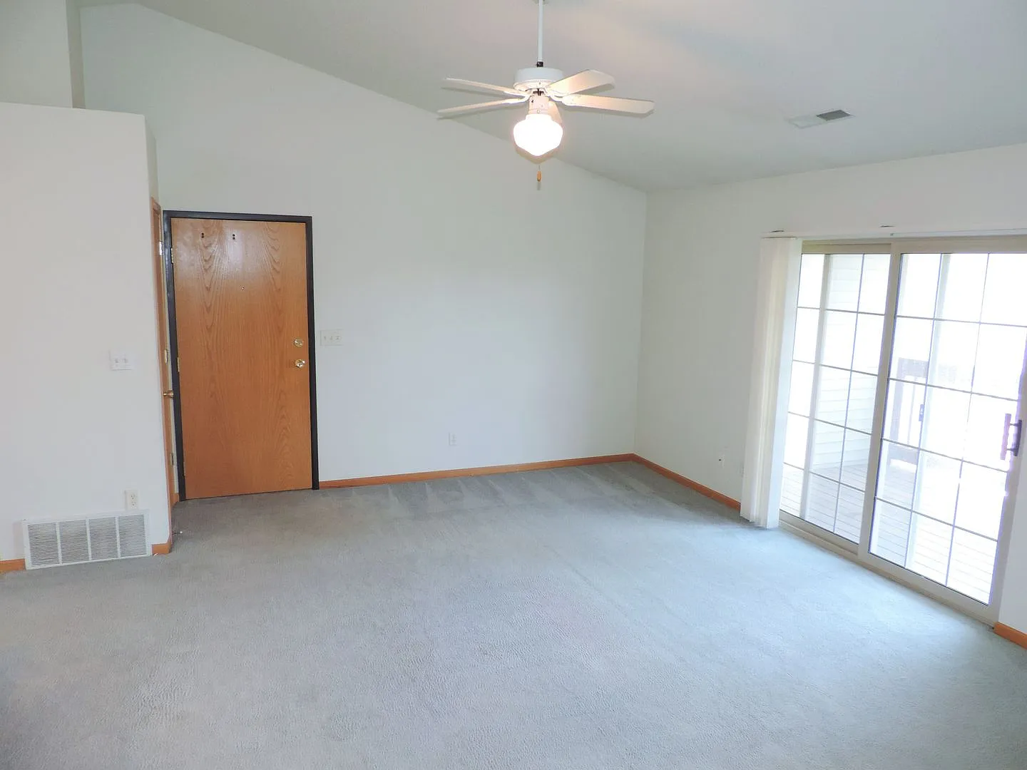 $1,210 | 2 Bedroom, 1 Bathroom Condo | Sublease | Pet Friendly* | Available for an Immediate Move... — Photo 4