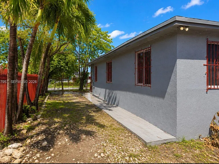 4952 NW 21st Ave — Photo 22