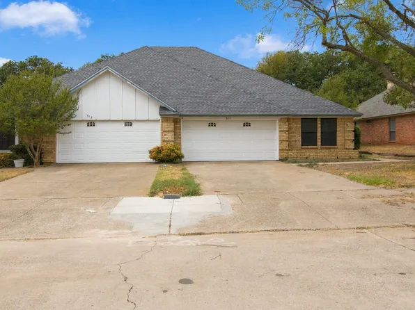 317 Moore Creek Rd, Hurst, TX 76053