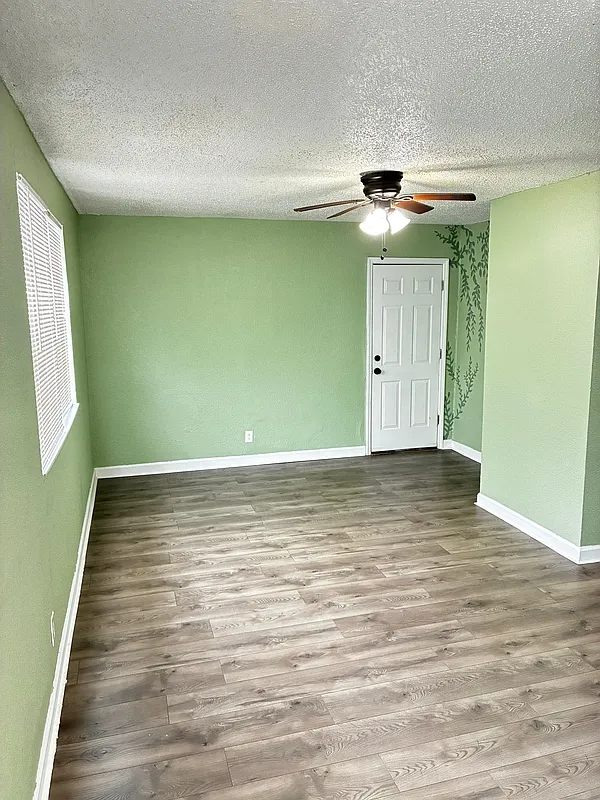 2 bed, 1.0 bath, 702 sqft, $800 — Photo 3