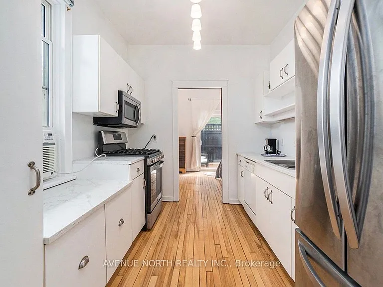 208 Clarence St #1 — Photo 9