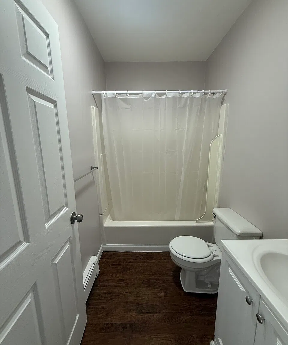 2 bed, 640 sqft, $2,400 — Photo 3