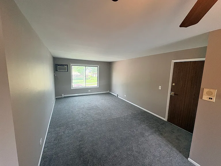 386 Echo Ln #4 — Photo 2