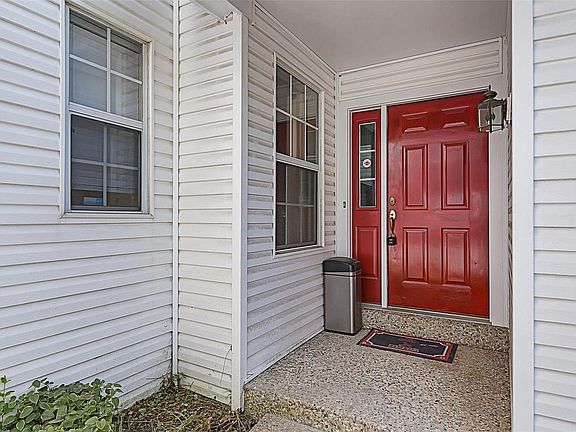 2nd image of 11918 Autumn Lakes Dr