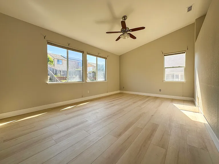 5181 Stone Canyon Dr — Photo 32