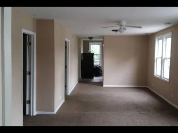 10806 S Hoxie Ave, Chicago, IL 60617