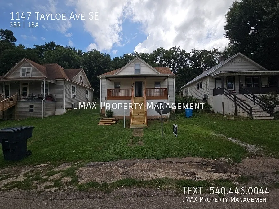 Charming 3 Bedroom Home with Plenty of Living Space — Photo 1