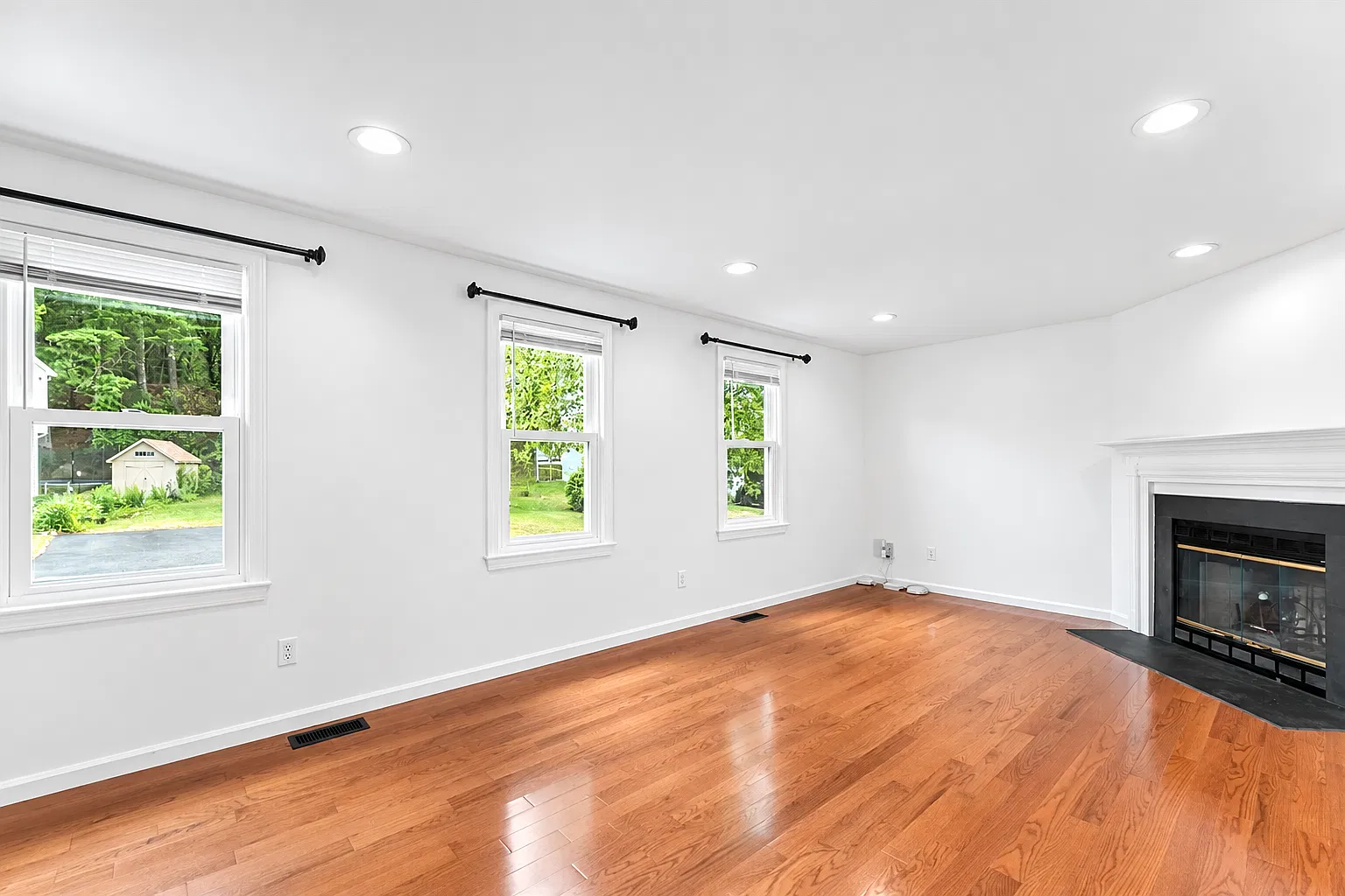 3 bed, 1.5 bath, $3,500 — Photo 3