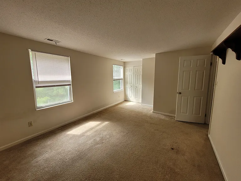 104 Corgy Dr — Photo 28