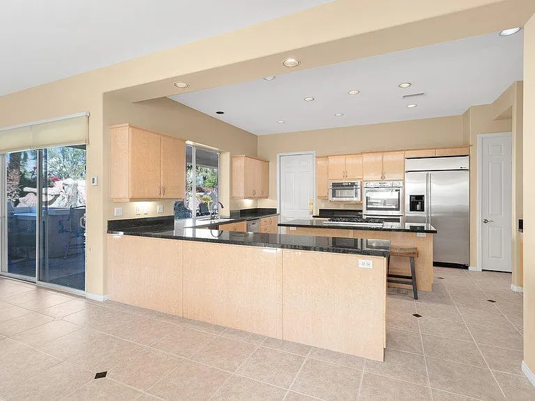 8 Macbeth Ct — Photo 28