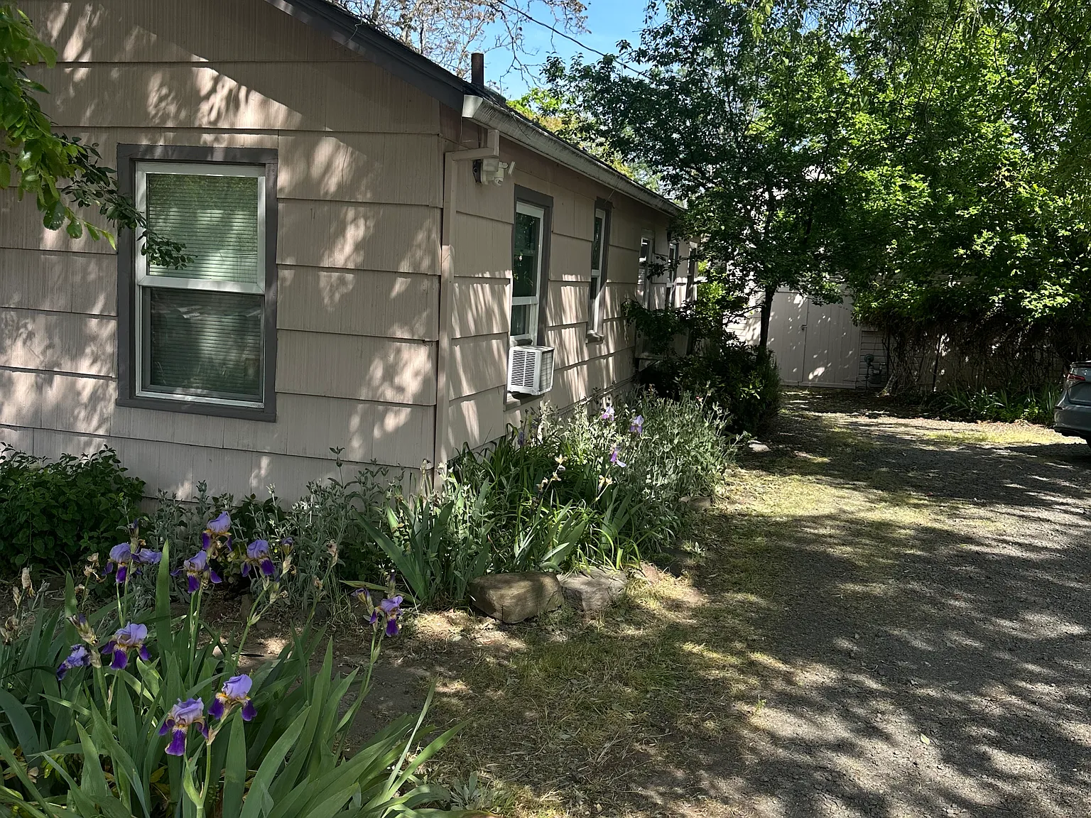 3 bed, 1050 sqft, $2,400 — Photo 1