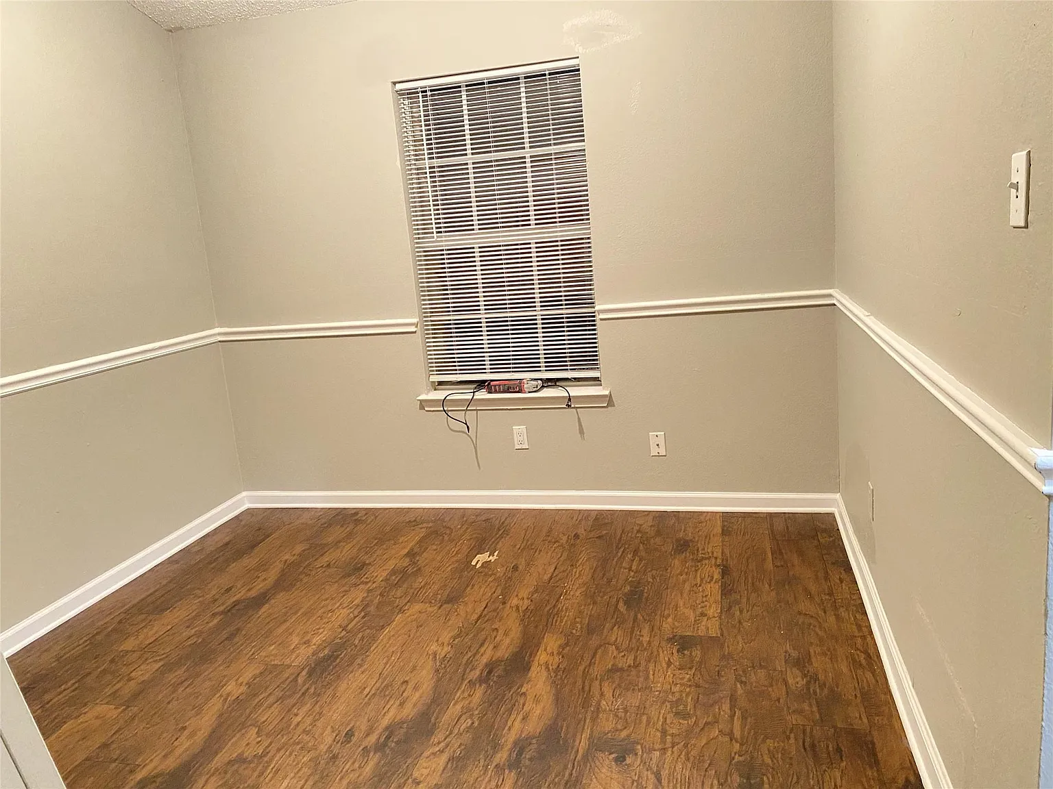 3 bed, 2.0 bath, 1399 sqft, $2,000 — Photo 4