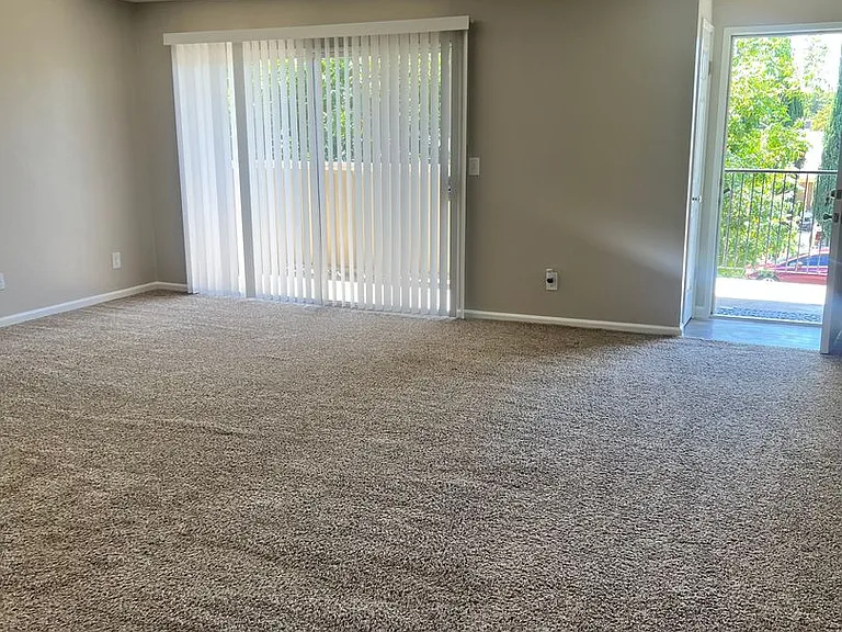 Meadowbrook Apartments — Photo 3