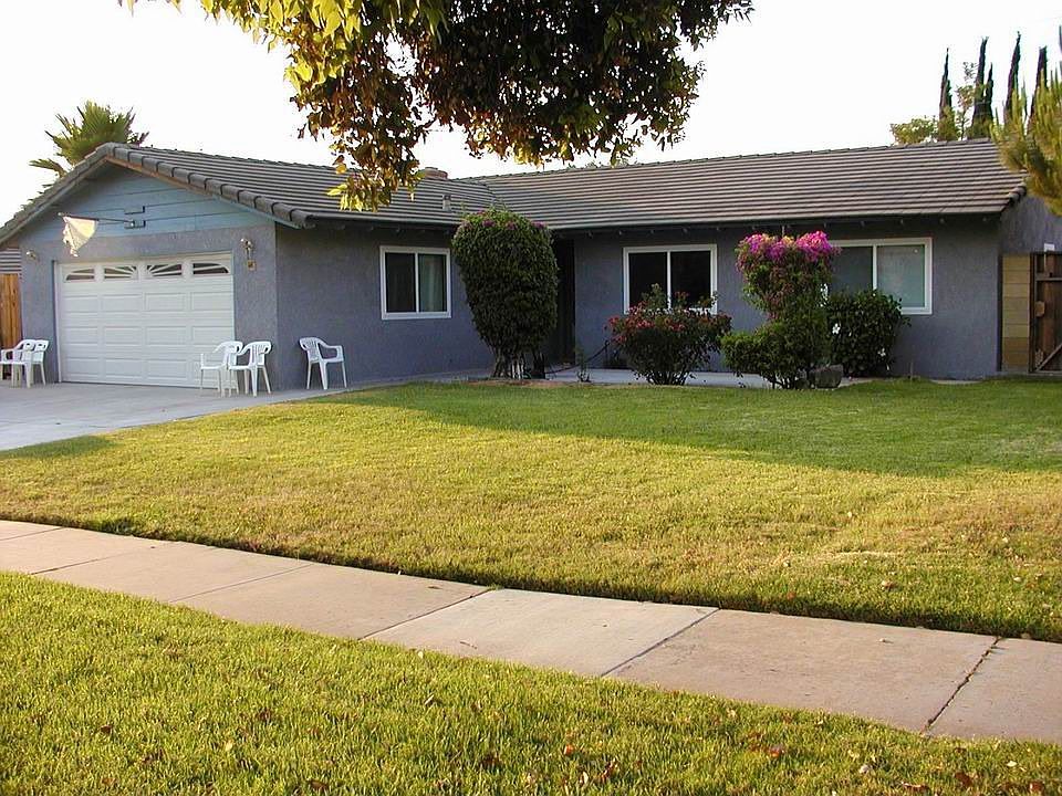 323 E. Rancho Rd. from the street