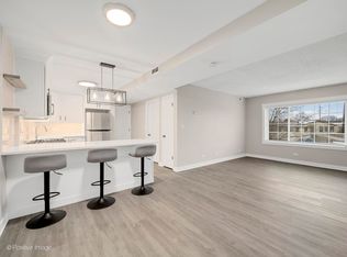 5121 Mackie Pl APT 303, Downers Grove, IL 60515