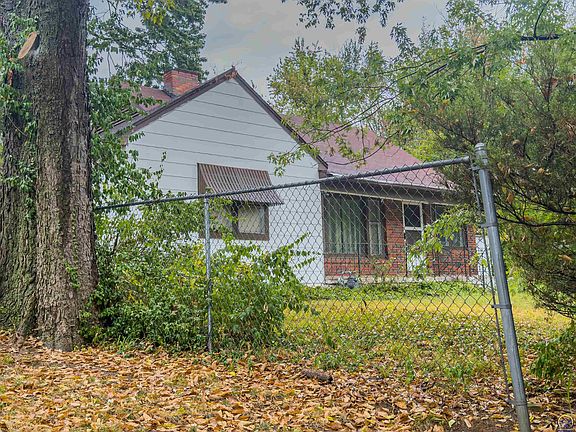 4th image of 2116 SW Harrison St