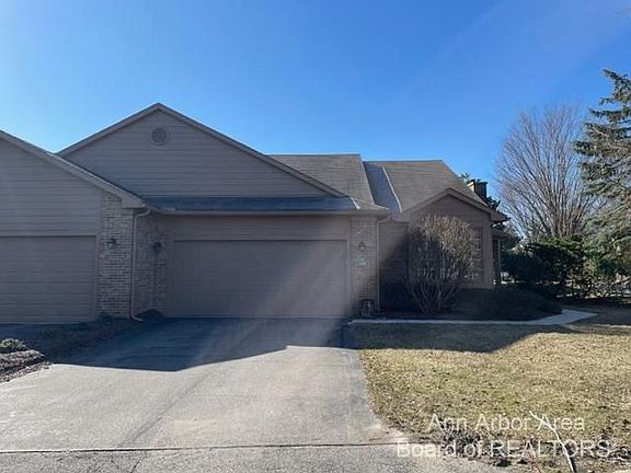 3rd image of 4749 Bayberry Cir