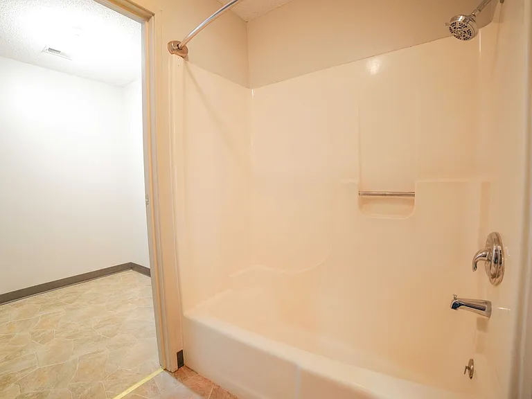 3033 W Capital Ave — Photo 17