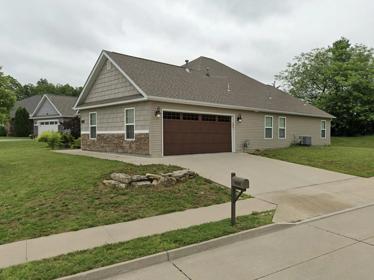 3 bed, 2.0 bath, 1640 sqft, $2,000 — Photo 2