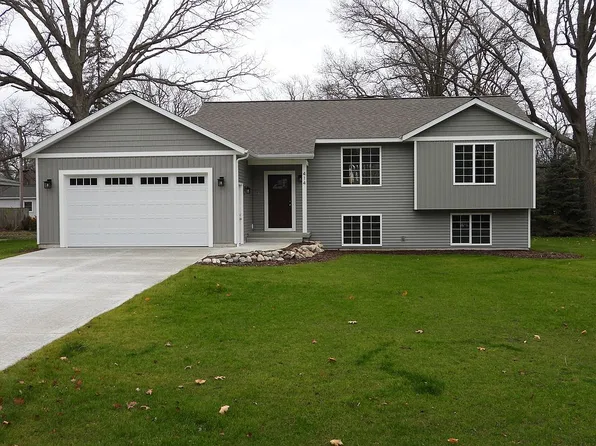 414 Arthur Ave, Holland, MI 49424