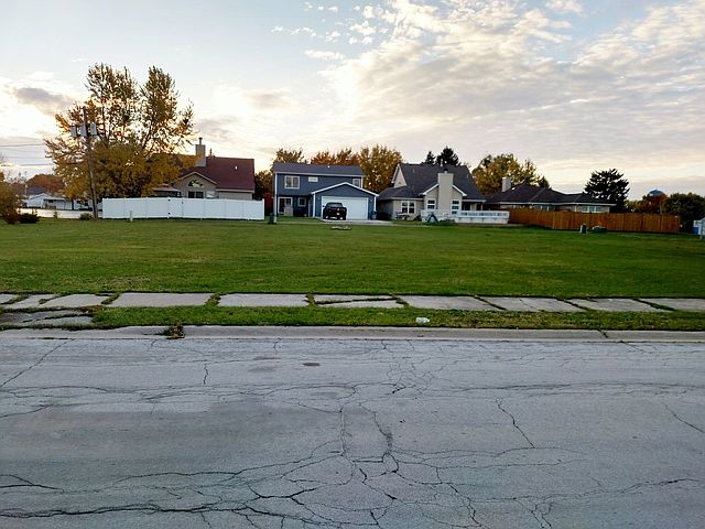 2nd image of 1815 N Center St