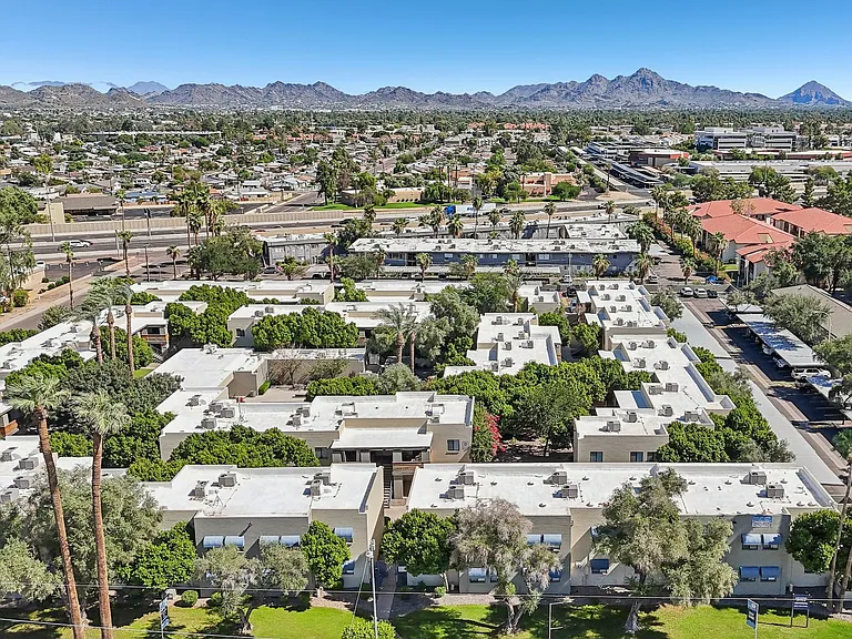 Palm Desert Apartments — Photo 30