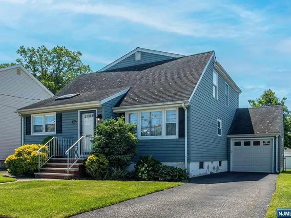 252 Evans Pl, Saddle Brook, NJ 07663